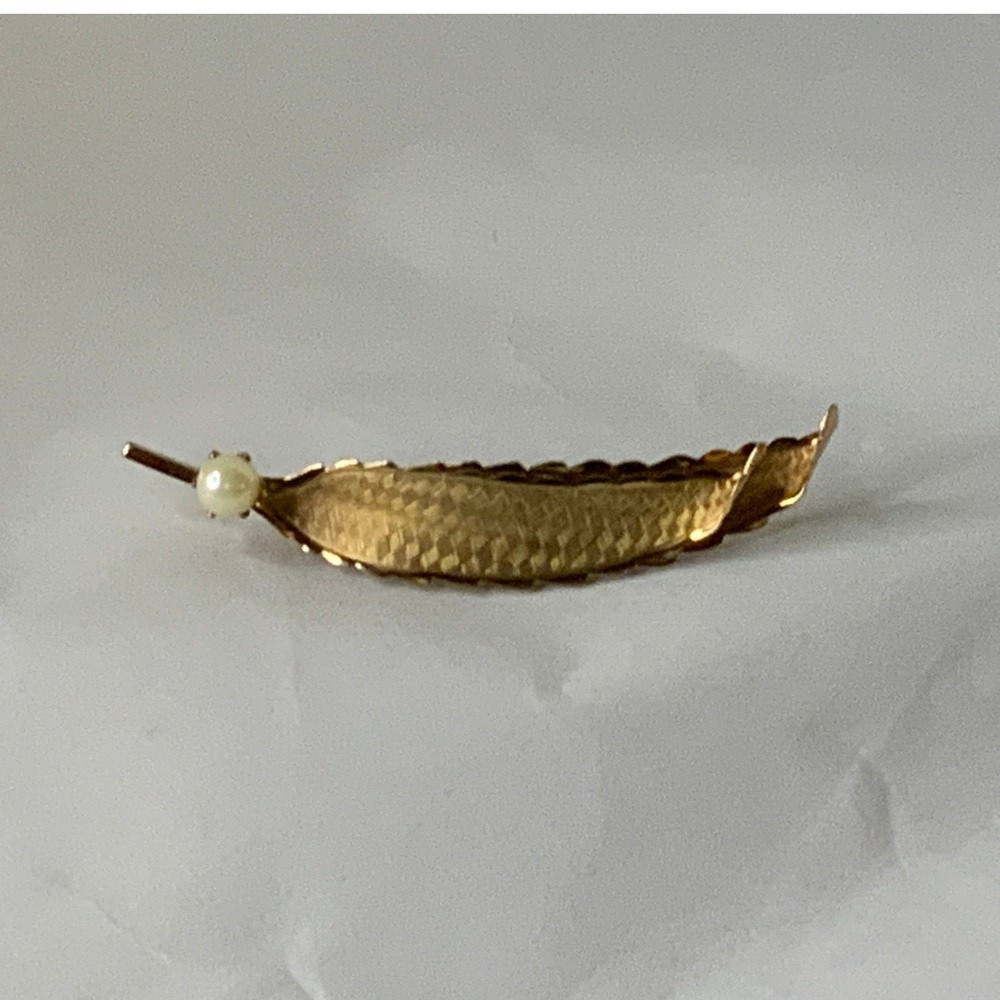 VALENZA Gold Tone Leaf Pin with Pearl Accent Vintage Brooch Women - Picture 2 of 4